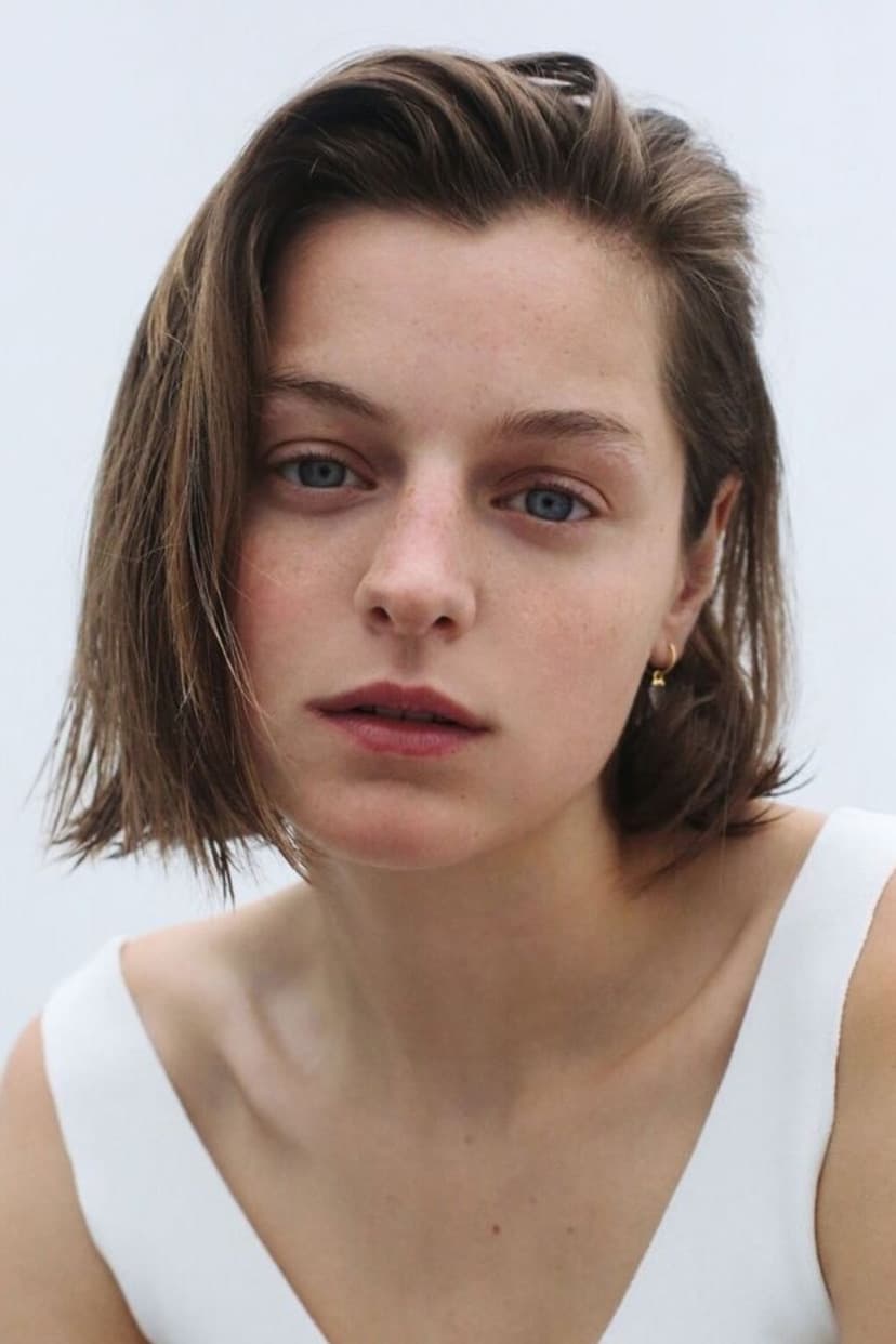 تصویر هنرمند Emma Corrin
