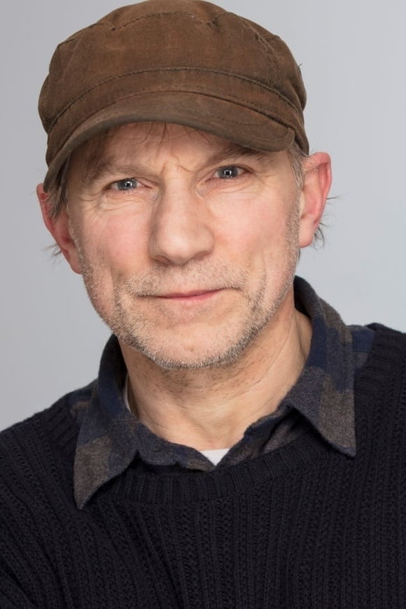 تصویر هنرمند Simon McBurney
