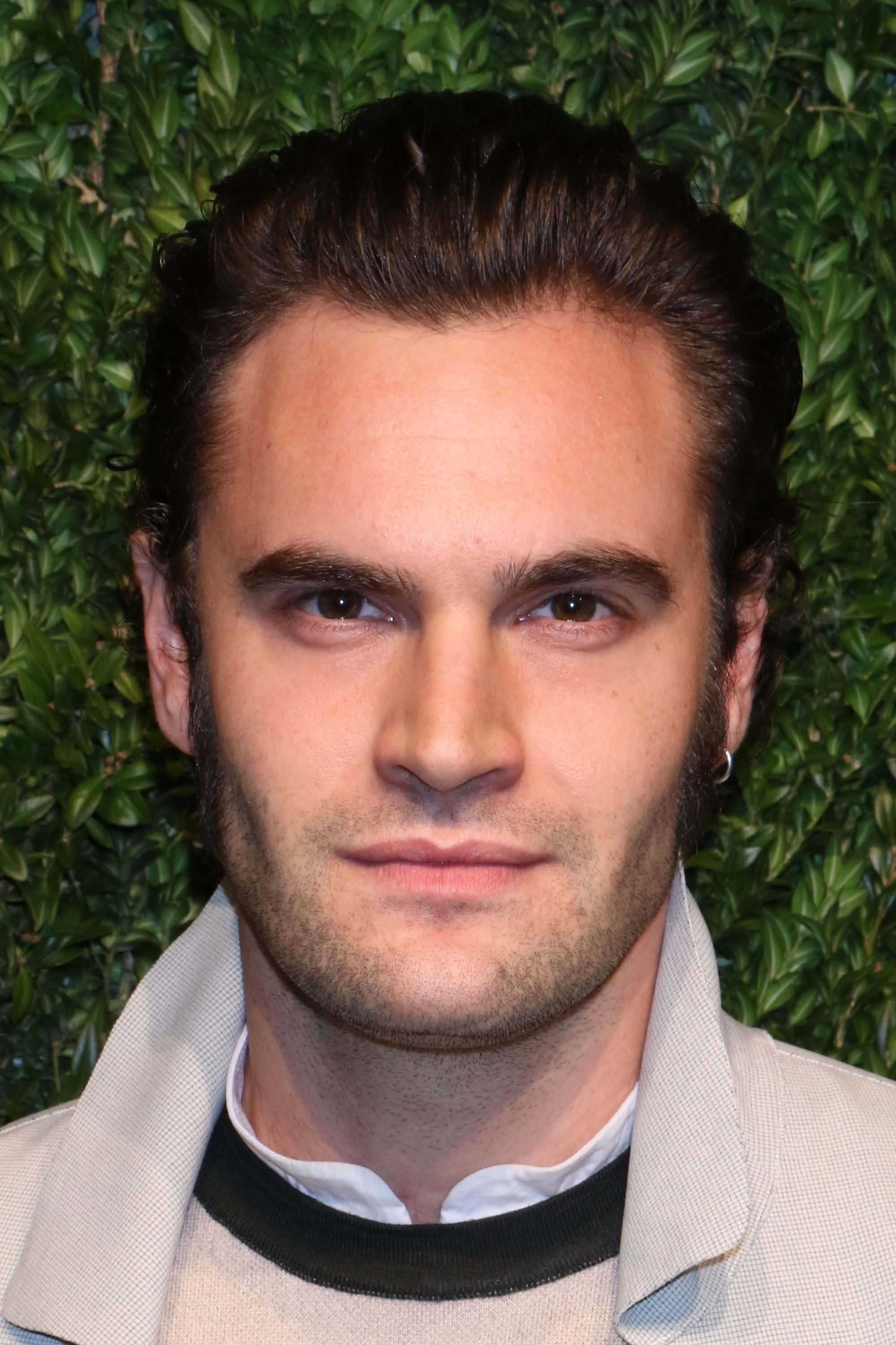 تصویر هنرمند Tom Bateman