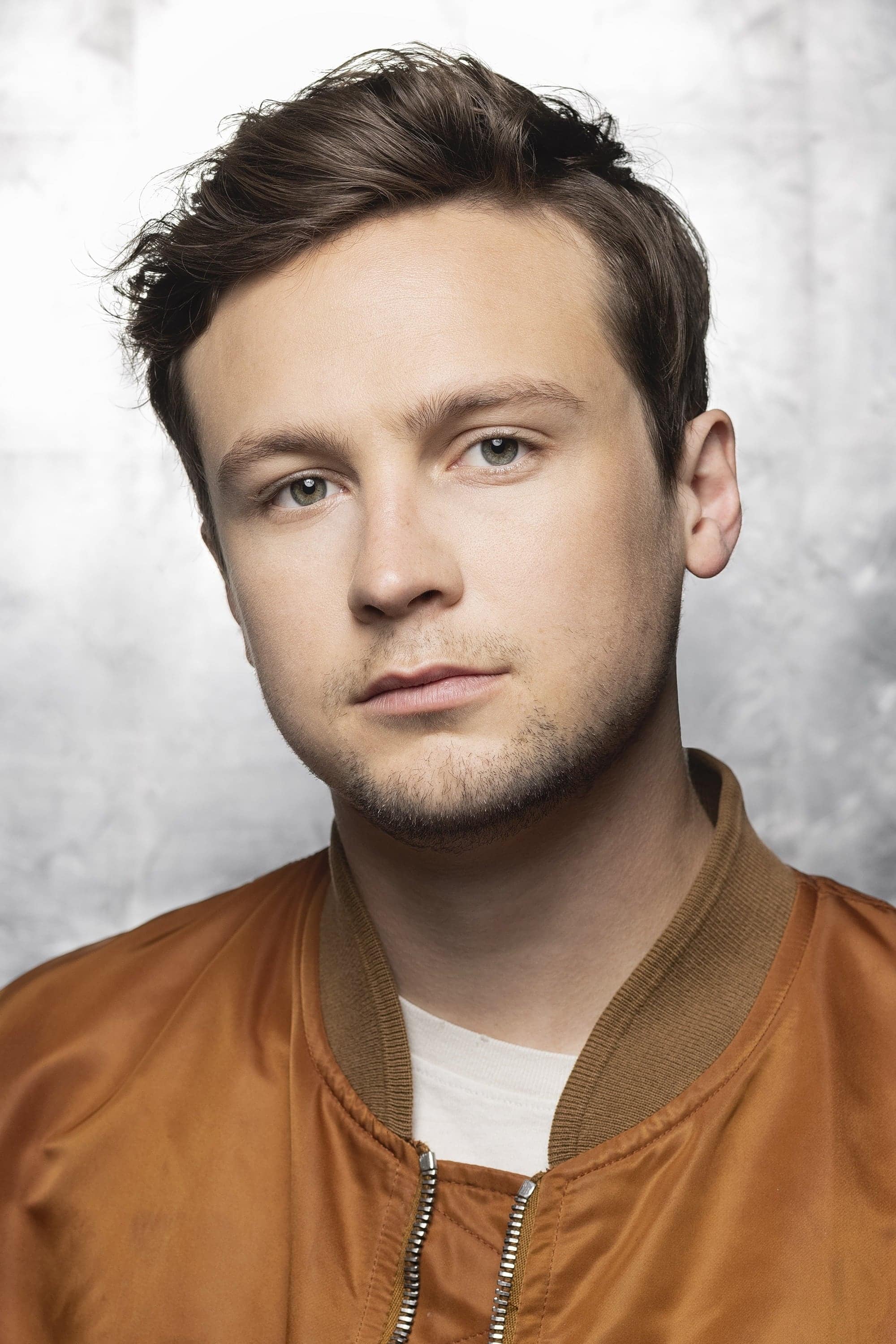 تصویر هنرمند Logan Miller