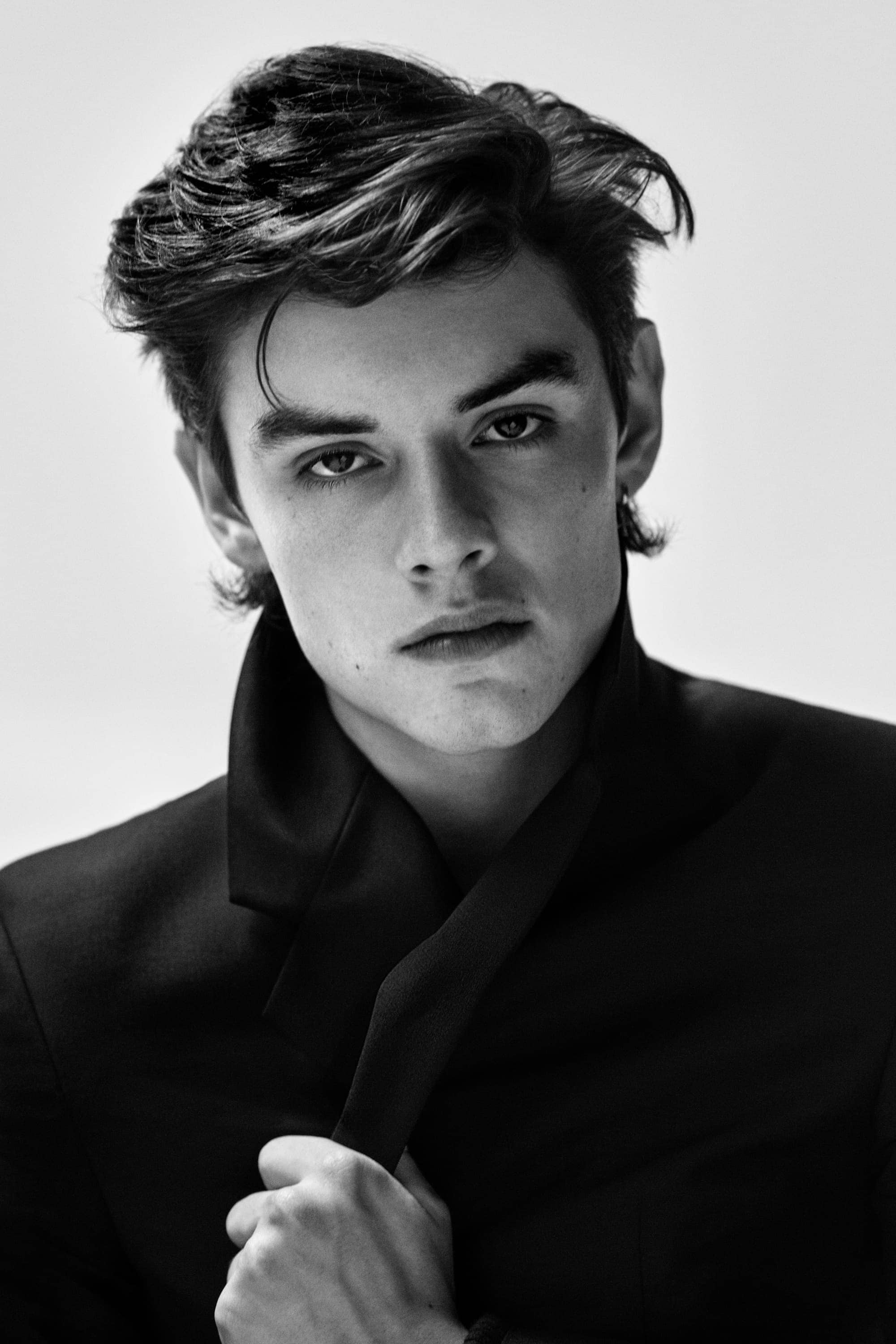 تصویر هنرمند Louis Partridge