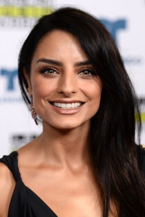 تصویر هنرمند Aislinn Derbez
