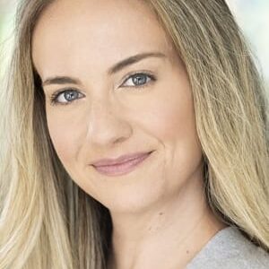 تصویر هنرمند Naomi Hewer