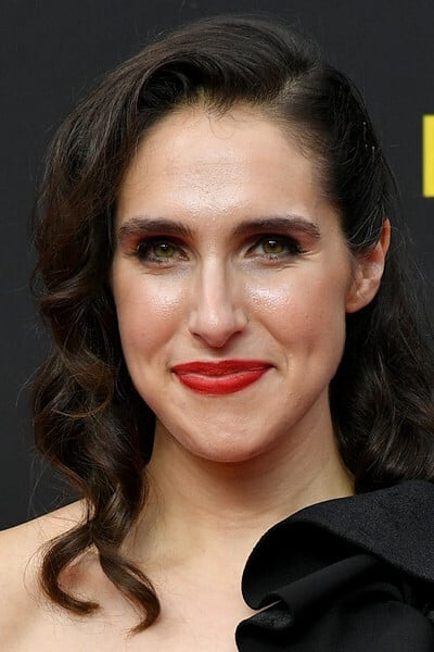 تصویر هنرمند Megan Amram