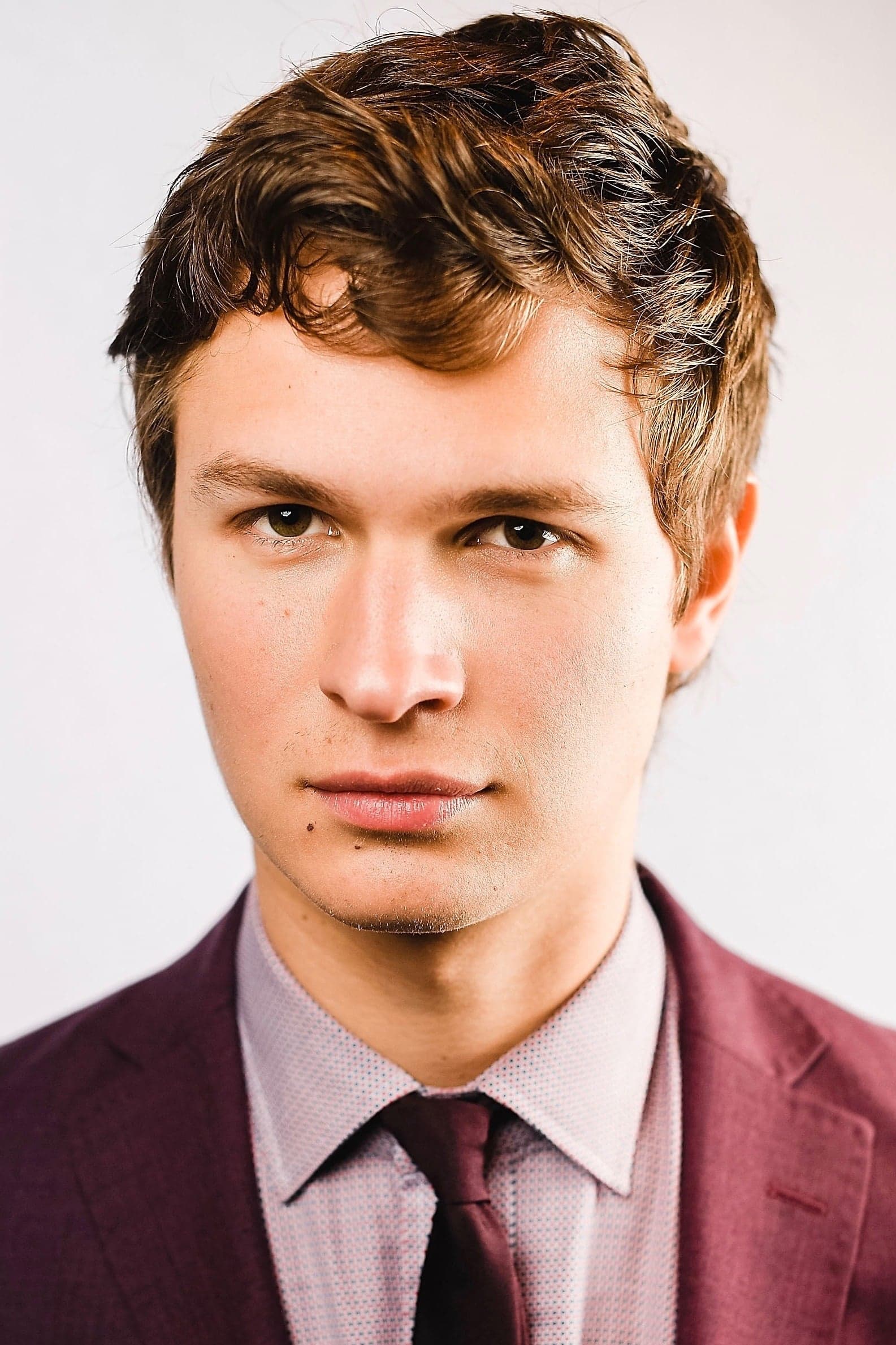 تصویر هنرمند Ansel Elgort