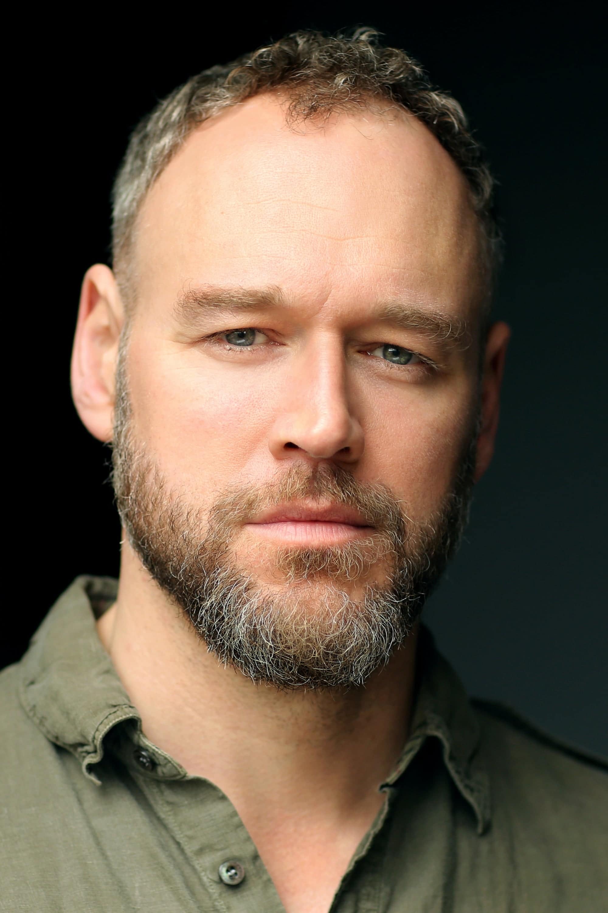 تصویر هنرمند Elliot Cowan