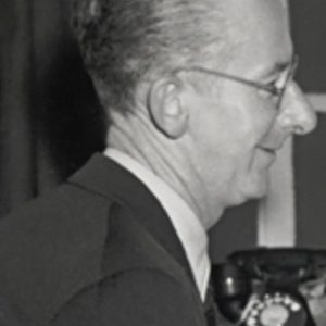 تصویر هنرمند Angus MacPhail