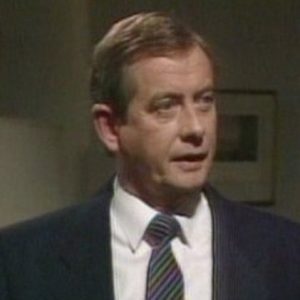 تصویر هنرمند Derek Fowlds