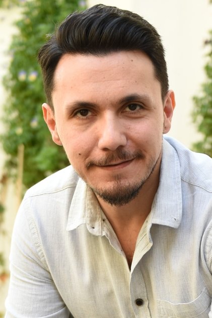 تصویر هنرمند Burak Aksak