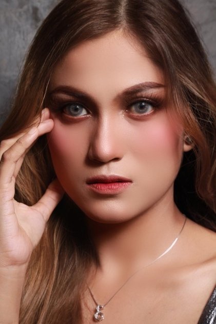 evelyn aurora 9toDmKuAsejw4u45yV5Dt3wDhRr