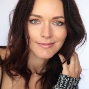 تصویر هنرمند Hannah Barefoot