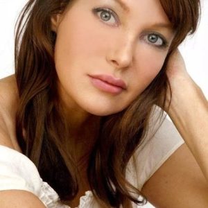 تصویر هنرمند Holly Fields