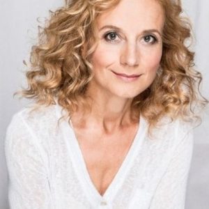 تصویر هنرمند Auguszta Tóth