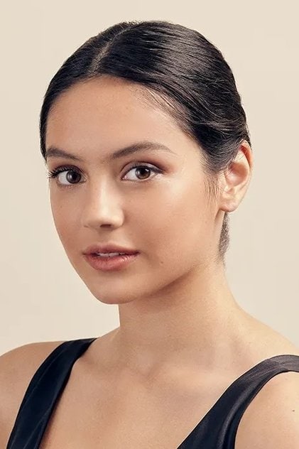 Photo of artist Indy Lewis