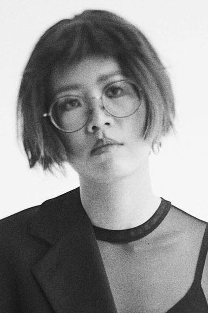 Photo of artist Nisha Jurairattanaporn