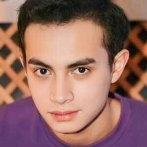 Photo of artist Omara Esteghlal