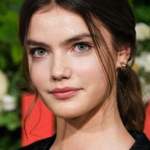 Photo of artist Florence Hunt