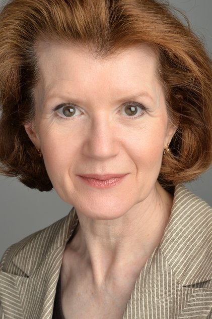 Photo of artist Lynette Edwards