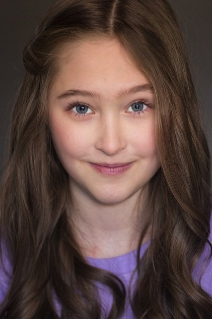 Photo of artist Ava Marchfelder