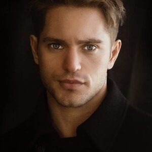 Photo of artist Louis Hunter