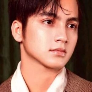 Photo of artist Sandy Pradana