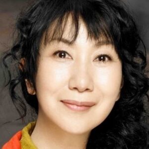 Photo of artist Shigeru Muroi