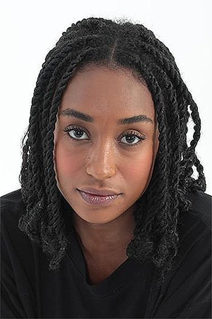 Photo of artist Dhara Lopes