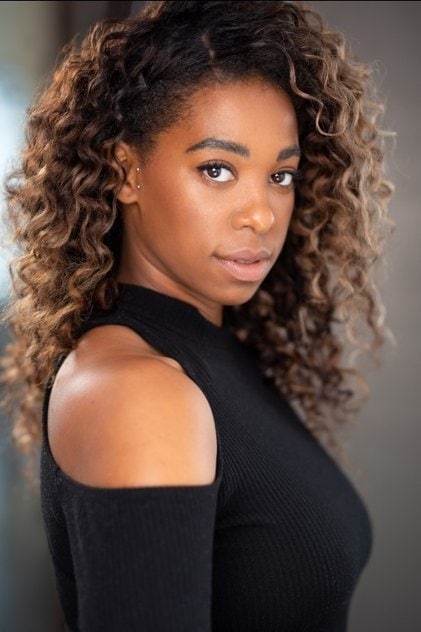 Photo of artist Felicia Simone