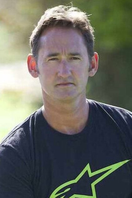 Photo of artist Lee Morrison