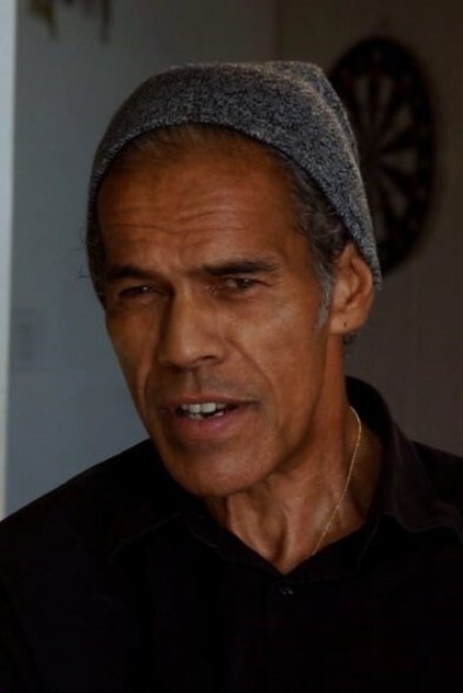 Photo of artist Vincent Klyn