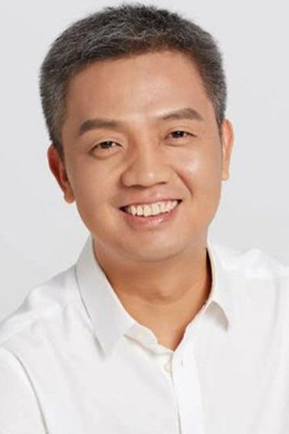 Photo of artist Xiaohui Wang