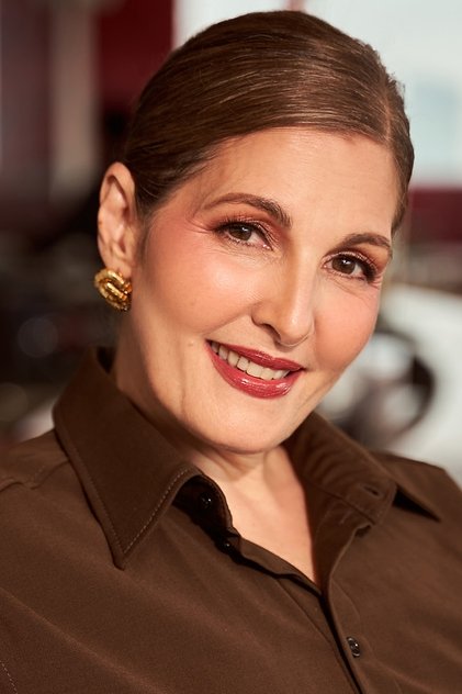 Photo of artist Jackie Lou Blanco