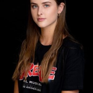 Photo of artist Mia Lardner