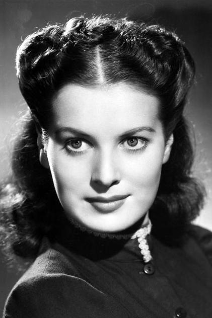 Photo of artist Maureen O'Hara