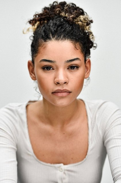 Photo of artist Ida Brooke