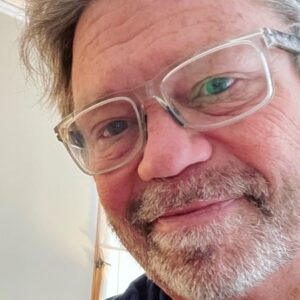 Photo of artist David Veloz