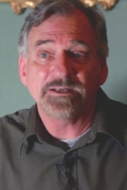 Photo of artist Peter Manoogian