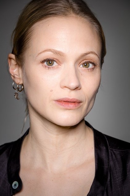 Photo of artist Mavie Hörbiger