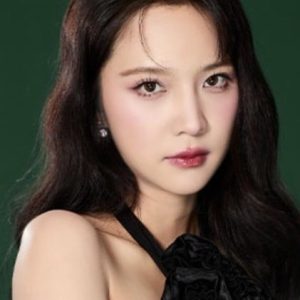 Photo of artist Ployshompoo Supasap