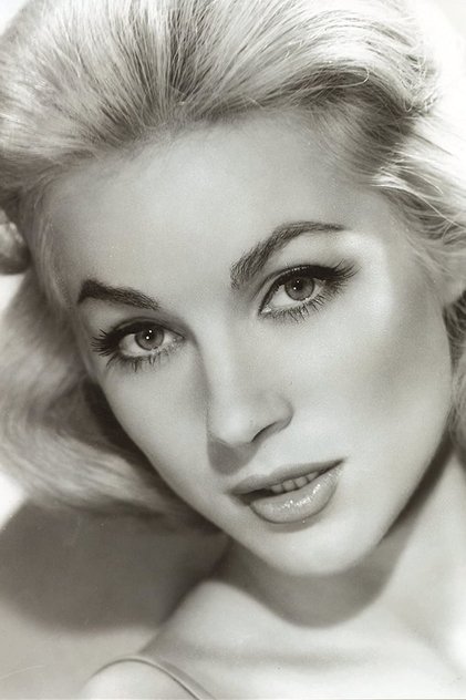 Photo of artist Shirley Anne Field