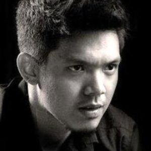 Photo of artist Reza Nangin