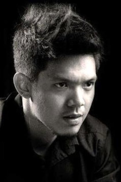 Photo of artist Reza Nangin