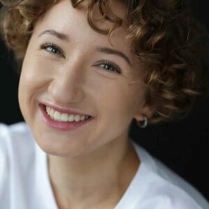 Photo of artist Mariya Dudnik