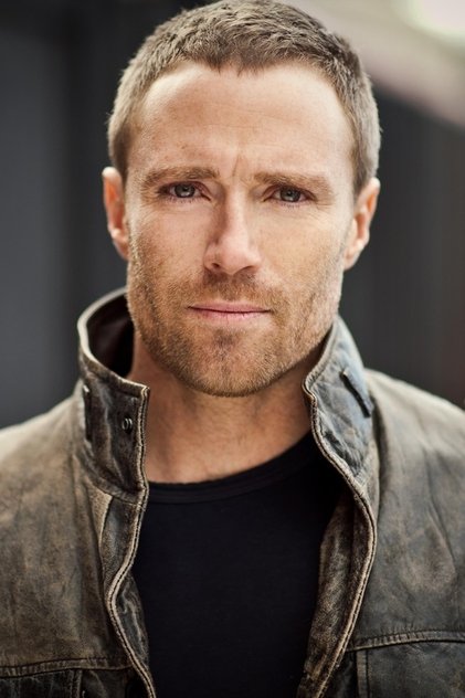 Photo of artist Ditch Davey