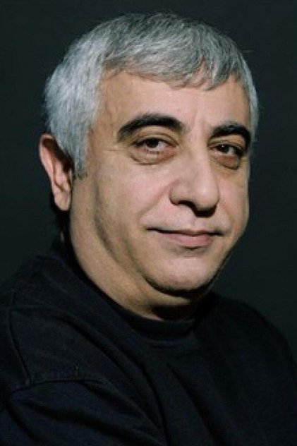 Photo of artist Suat Sungur