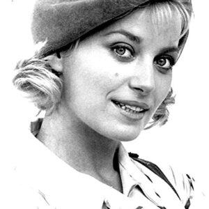 Photo of artist Laura Trotter