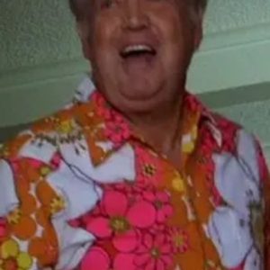 Photo of artist Irving Hellman