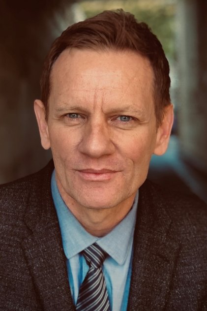 Photo of artist Daniel Beer