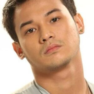 Photo of artist Alwyn Uytingco