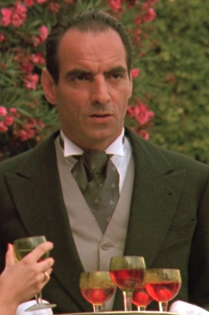 Photo of artist Gianni Demartiis